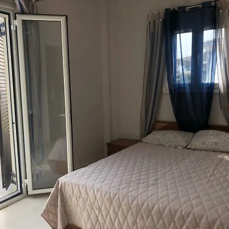 Seaview Rooftop Apt By The Beach In Corfu Town Appartement